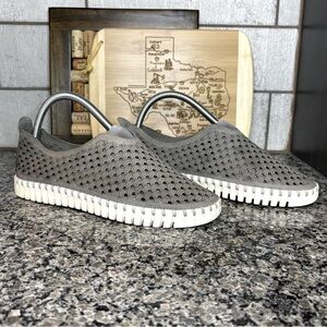 Ilse Jacobsen Tulip Taupe Gray Leather Perforated Flats Size 38